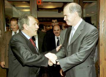 Παρά τη βελτίωση στις ελληνοτουρκικές σχέσεις, τα αγκάθια παραμένουν, σύμφωνα με τους New York Times