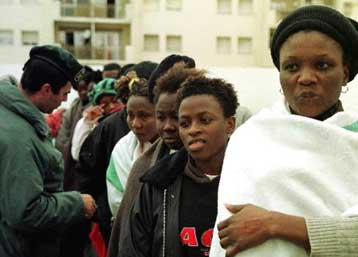 Εκατοντάδες λαθρομετανάστες συνελήφθησαν τις τελευταίες τρεις ημέρες από τις Αρχές της Ισπανίας