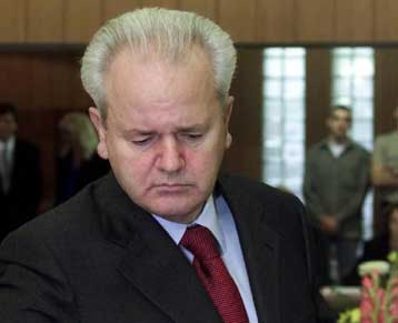 Η κυβέρνηση του Κοστούνιτσα δεν μπορεί να προστατεύσει τους Σέρβους πολίτες, ισχυρίζεται ο Μιλόσεβιτ