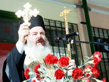 Πόρτα πόρτα συλλέγει τώρα υπογραφές η Εκκλησία – Νέα ένταση υποβόσκει στις σχέσεις με το Φανάρι