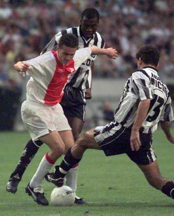 Δύο γκολ ο Μαχλάς, πέντε ο Αγιαξ επί της Τβέντε στον τελικό 5-1 για τη 18η ημέρα της Eredivisien