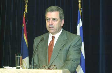 Παραίτηση Αβραμόπουλου από τη δημαρχία θέλουν οι πολίτες, σύμφωνα με νέα δημοσκόπηση