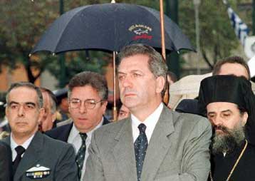 Διχασμένες οι εκτιμήσεις πολιτικών σχετικά με το κόμμα Αβραμόπουλου