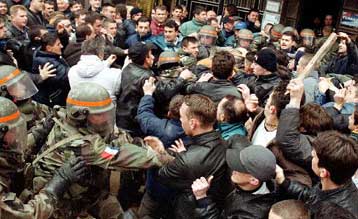 Με δύο νεκρούς έληξε η διαδήλωση των Σέρβων κατά της KFOR