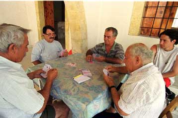 Νέα Στροβίλια φοβούνται οι Βρετανοί στο χωριό Πύλα