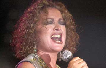 Ένα πρωτότυπο θεατρικό δρώμενο έστησαν στο δρόμο οι συντελεστές της παράστασης «Σαμία»