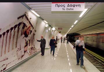 Η Αττικό Μετρό καλείται να εξηγήσει γιατί απαγόρευσε το κάπνισμα στο Μετρό