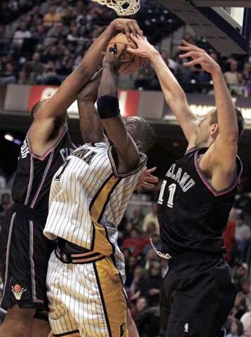 Κλίβελαντ και Σάρλοτ καταδιώκουν τους Σίξερς στην ανατολική περιφέρεια του ΝΒΑ