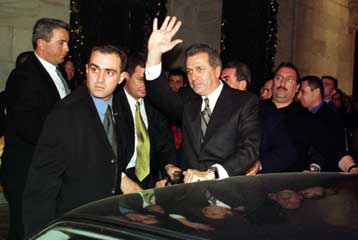 Με 13% ρυθμιστής ο Δ.Αβραμόπουλος – Ατελείωτα τα εκλογικά σενάρια