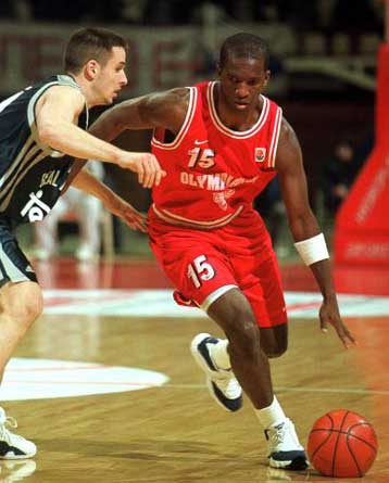 Πρόστιμο 3-4 εκατ. δρχ. στον Ρίβερς, που δεν έδειξε πάντως μετανιωμένος για την αποχώρησή του