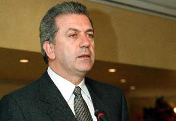 Με αφήνουν παγερά αδιάφορο, δηλώνει ο Δ.Αβραμόπουλος για τους επικριτές του