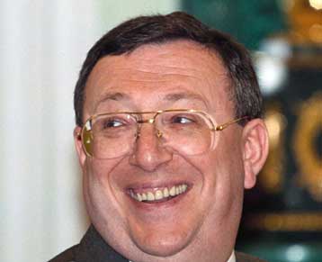 Κατάσχεση της περιουσίας του μεγιστάνα των ΜΜΕ Βλαντιμίρ Γκουζίνσκι επιδιώκει η Μόσχα