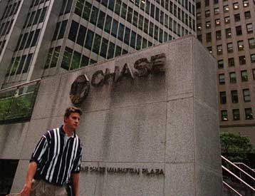 Οικονομικά προβλήματα για Chase Manhattan και JP Morgan, παρά την επικείμενη συγχώνευση