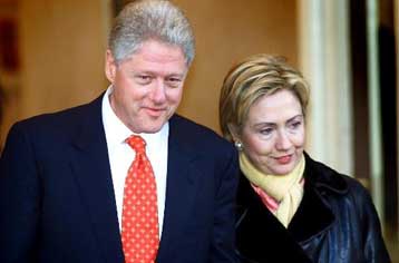 Οι Κλίντον φεύγουν από βρετανικό εστιατόριο αφήνοντας απλήρωτο το λογαριασμό