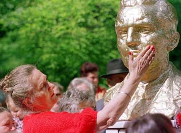 Σε δημοπρασία η Μερσεντές και το πολυτελές σκάφος του Τίτο