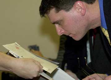 Σπρέι επιτρέπει την ανάγνωση σφραγισμένων επιστολών χωρίς να αφήνει ίχνη