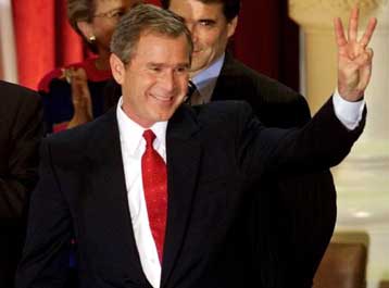 Ο Μπους ετοιμάζεται να αναλάβει τα ηνία μιας βαθιά διχασμένης Αμερικής