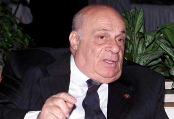 Ο Ντενκτάς απαγόρευσε στους Τουρκοκύπριους την εργασία στις ελεύθερες περιοχές της Κύπρου