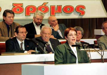 Με αιχμές της Αλ.Παπαρήγα κατά της «άρχουσας τάξης» άρχισε το 16ο συνέδριο του ΚΚΕ