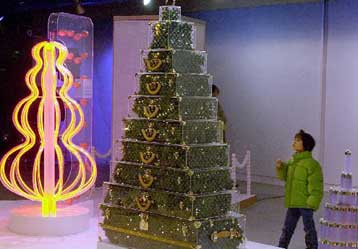 Έλατα «με υπογραφή» στο κέντρο Πομπιντού