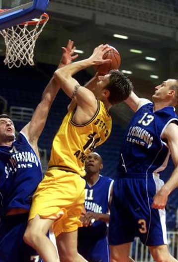 Τέλος καλό, όλα καλά για την ΑΕΚ, 84-73 τους Λάιονς ύστερα από μέτρια εμφάνιση στη Euroleague