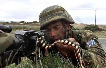 Στις αρχές του 2001 το νομοσχέδιο για τον επαγγελματικό στρατό – Εμπλοκή για τα Eurofighter