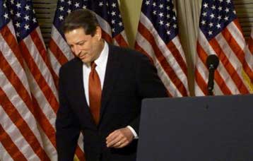 Ο Αλ Γκορ έτοιμος να καταθέσει τα όπλα