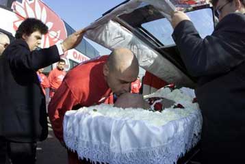 Η ποδοσφαιρική Ελλάδα αποχαιρέτησε το θρυλικό Ανδρέα Μουράτη