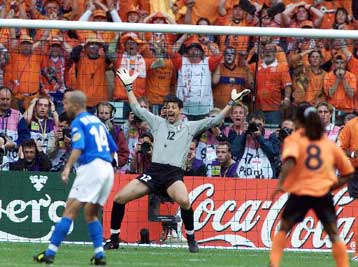 Στα 181 δισ. δρχ. η συμφωνία UEFA- ΕΒU για τα τηλεοπτικά δικαιώματα του Euro 2004