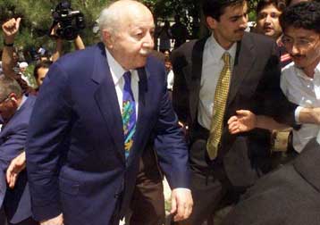 Στις καλένδες η απαγόρευση της λειτουργίας του τουρκικού ισλαμικού κόμματος