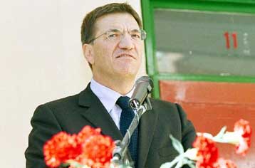 Αντιμέτωπος με τα παράπονα μαθητών ήλθε ο υπουργός Παιδείας, κατά τα εγκαίνια Λυκείου στο Περιστέρι