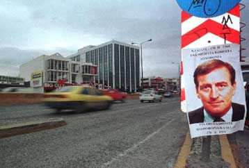 Χτυπήσαμε το σωστό άνθρωπο, δηλώνει για Σόντερς η 17Ν με προκήρυξη στην Ελευθεροτυπία