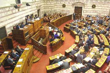 «Ναι» είπε η Βουλή στη διευθέτηση του χρόνου εργασίας και στα νέα όρια απολύσεων