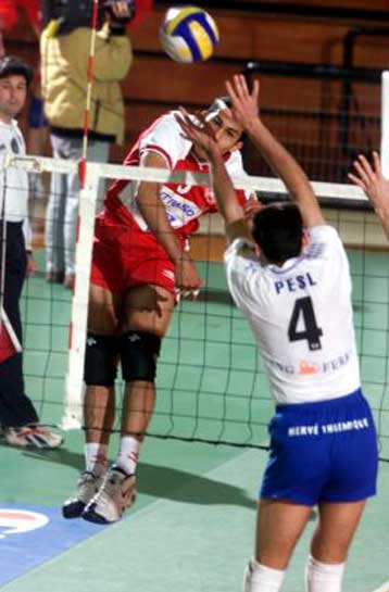 Μέσα από τα χέρια του έχασε ο Ολυμπιακός τη νίκη 3-2 από την Τουρ στο Champions League