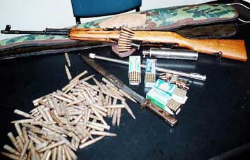 Ποινική δίωξη για τον υπάλληλο της ΕΥΠ και το συνεργάτη του στην υπόθεση διακίνησης όπλων