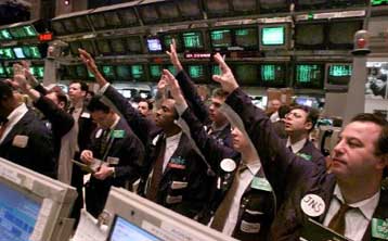 Μεικτή εικόνα στη Γουόλ Στριτ κατά το άνοιγμα της Τρίτης