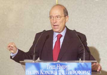 Η πρόσβαση στις νέες τεχνολογίες αποτελεί το μεγάλο στοίχημα της Ελλάδας, επισημαίνει ο Σημίτης