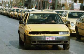 Με κινητοποιήσεις απειλούν οι ταξιτζήδες, εάν δεν τους επιτραπεί η διέλευση από τους λεωφορειόδρομου