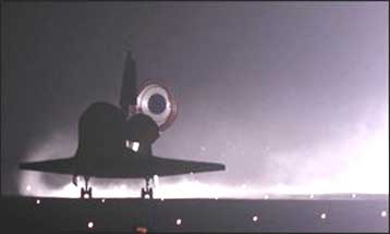 Επιτυχημένη η νυχτερινή προσγείωση του Endeavour