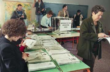 Παράταση μέχρι το Μάρτιο δίνει το υπουργείο Εσωτερικών για την ανασύνταξη των δημοτολογίων