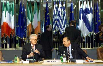 Η βιωσιμότητα των ασφαλιστικών ταμείων στο μικροσκόπιο και της ΕΕ