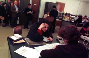 Λιγότεροι φόροι θα παρακρατούνται από το 2001