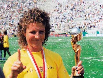 Η Αμερικανίδα Ακερς κορυφαία παίκτρια του αιώνα στο ποδόσφαιρο