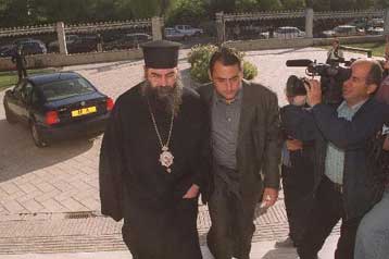 Απαγγέλθηκαν οι κατηγορίες εναντίον των αρχιμανδριτών Κωνσταντινίδη και Αργυρίδη