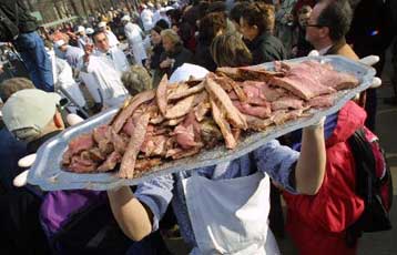 Στοιχεία – σοκ δίνουν τα πρώτα τεστ για τον εντοπισμό της νόσου των «τρελών αγελάδων» στη Γαλλία