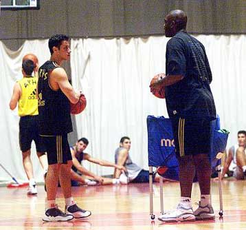 Με παρέμβαση Βασιλακόπουλου και έγκριση από Φλωρίδη – Βενιζέλο πετά ο Αρης στη Ρωσία