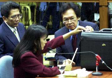 Νέες αποκαλύψεις στη δίκη Εστράντα για συμμετοχή του σε σκάνδαλο διαφθοράς