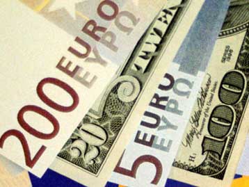 Ανακάμπτει το δολάριο, καθώς διαφαίνεται «φως στην άκρη του τούνελ» των αμερικανικών εκλογών