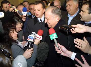 Νικητής ο Ιλιέσκου στις εκλογές της Ρουμανίας, σύμφωνα με τα exit polls