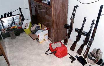 Υπάλληλος της ΕΥΠ συλλαμβάνεται για διακίνηση όπλων